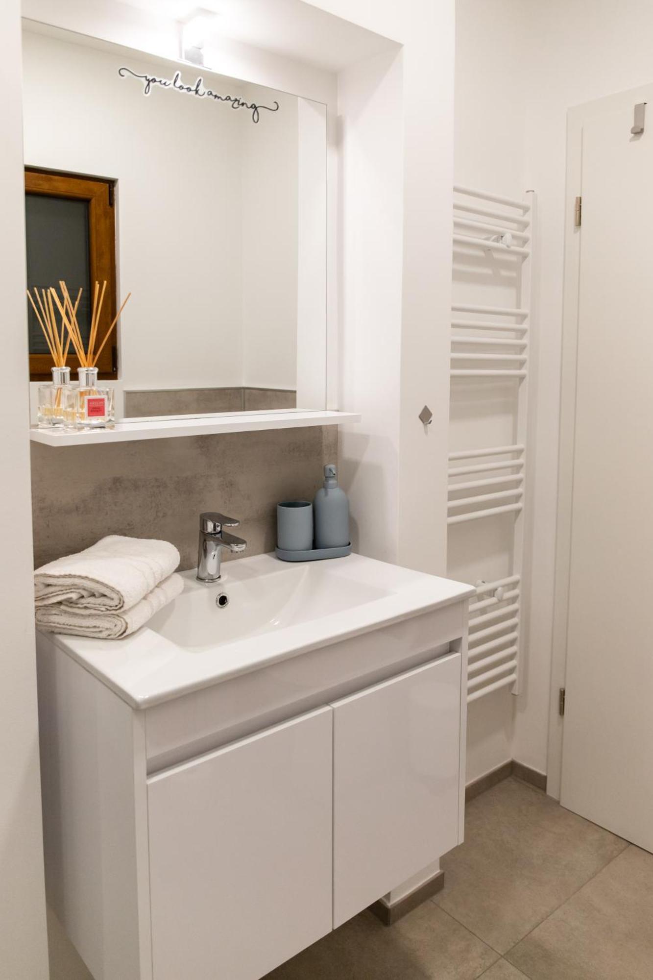 Oliver Street Apartment Vipava Esterno foto
