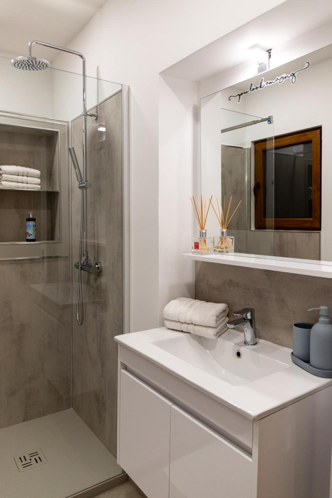 Oliver Street Apartment Vipava Esterno foto